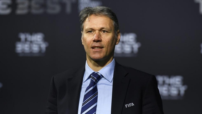 Marco Van Basten dejará de ser director de desarrollo técnico de la FIFA