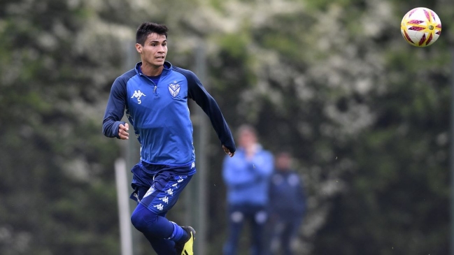 Pablo Galdames anotó un golazo de tiro libre en Vélez Sarfield