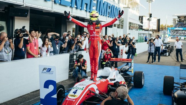 Mick Schumacher se consagró en la F3 europea 28 años después que su padre