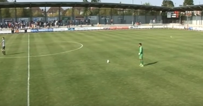 Arquero emuló a Chilavert y marcó un gol desde su mitad