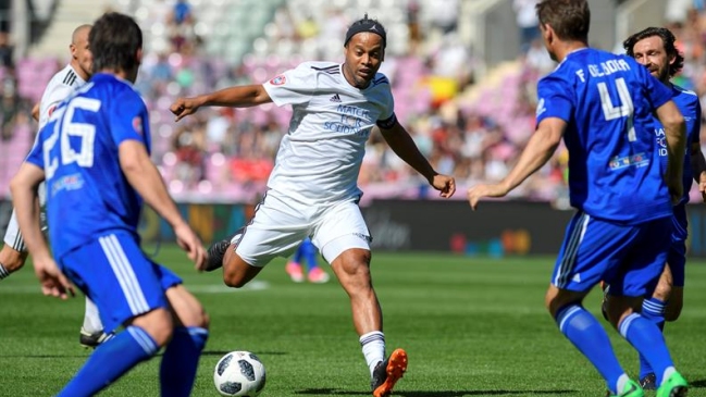 FC Barcelona “observará con atención” el apoyo de Ronaldinho a Bolsonaro