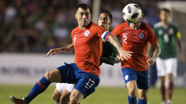 Gary Medel se lució con genial barrida para evitar un “túnel” en el duelo ante México