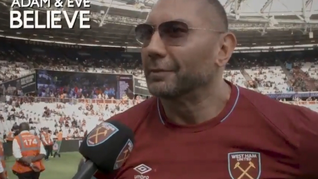 Estrella de la WWE Batista se sometió a divertido cuestionario con West Ham United