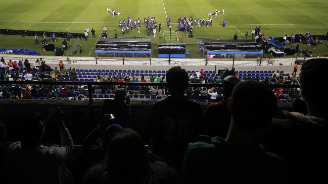 Hinchas chilenos sufrieron la hostilidad de parte de la parcialidad local en México