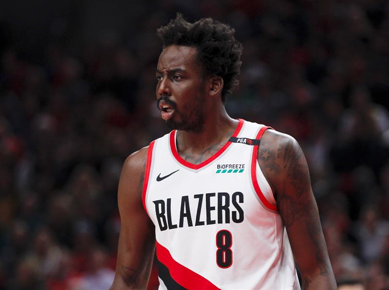 El primer partido oficial de LeBron James en Los Angeles Lakers terminó en derrota