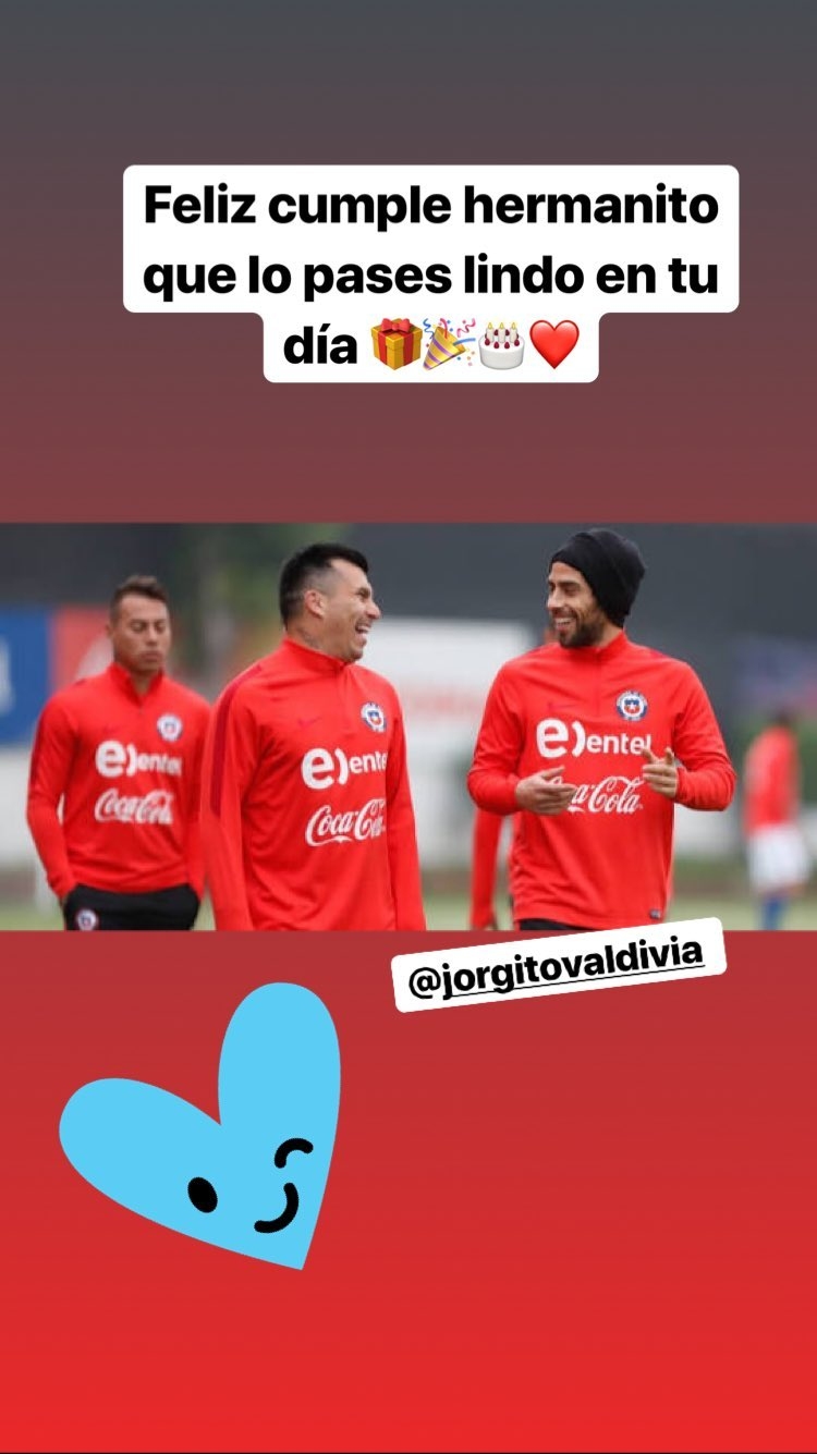 Gary Medel también saludó al cumpleañero Jorge Valdivia