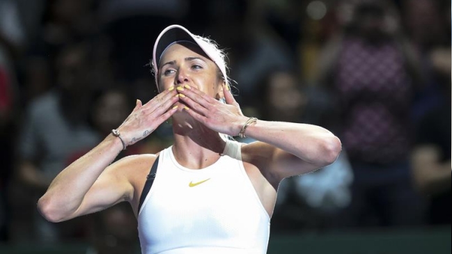 Elina Svitolina venció a Petra Kvitova en el comienzo del WTA Finals