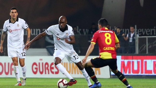 Enzo Roco y Gary Medel formaron dupla de centrales en derrota de Besiktas ante Goztepe