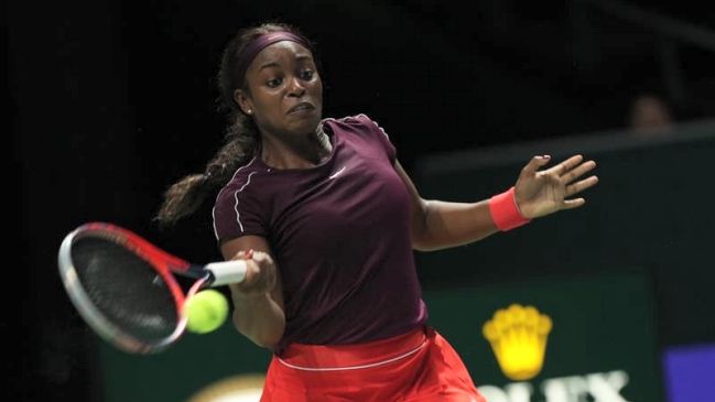 Stephens ganó otra vez, pero sin asegurar su paso a semifinales en Singapur