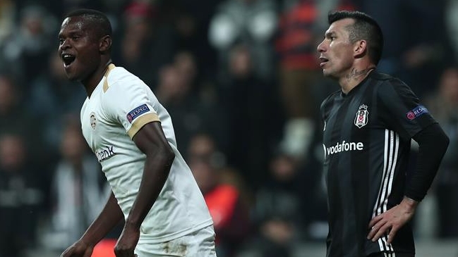 Besiktas sufrió inapelable derrota ante Genk con Medel y Roco en cancha