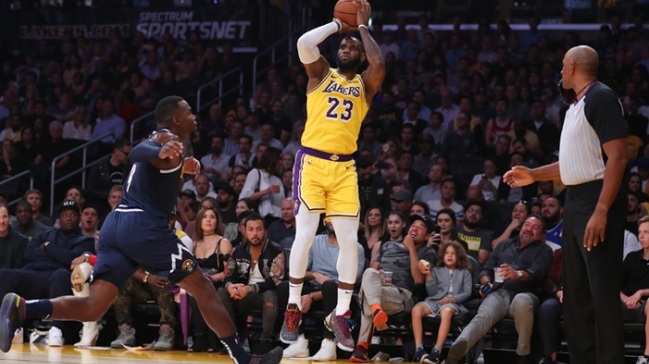 LeBron James mostró su condición de estrella en nuevo triunfo de los Lakers