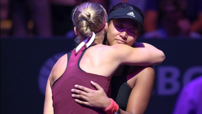 Kiki Bertens accedió a semifinales en Singapur tras lesión de Naomi Osaka