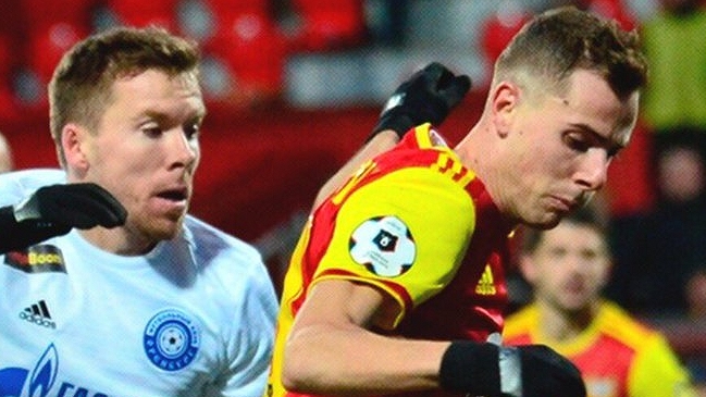 Delantero montenegrino anotó un golazo de escorpión en el fútbol ruso