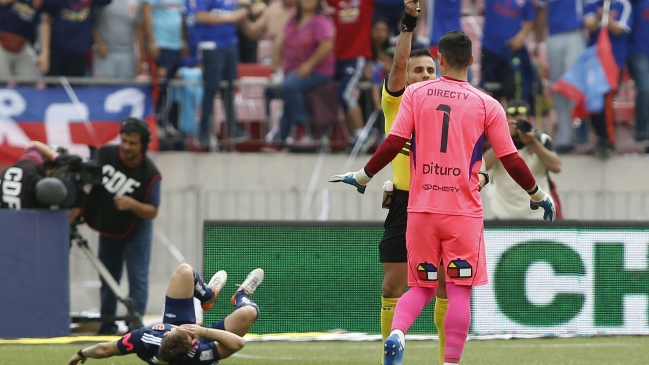 Las feroces críticas contra Piero Maza por su arbitraje en el clásico universitario