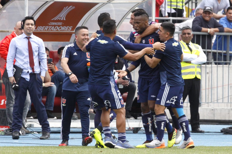 El festejo “como león” de Rafael Vaz en el triunfo de la U sobre la UC