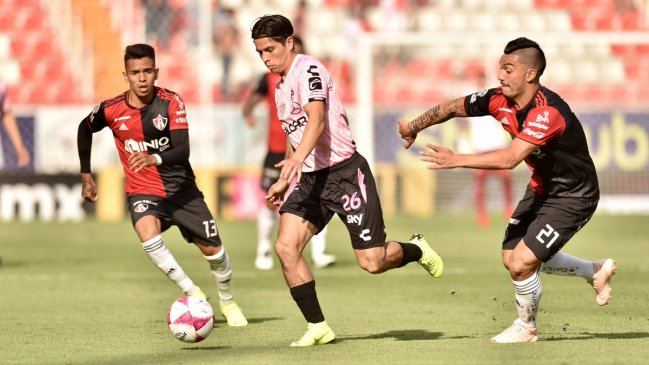 Necaxa contó con tres chilenos en su empate frente al complicado Atlas de Lorenzo Reyes