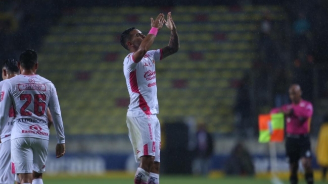 Sebastián Vegas se matriculó con un golazo de cabeza en el triunfo de Morelia sobre Guadalajara