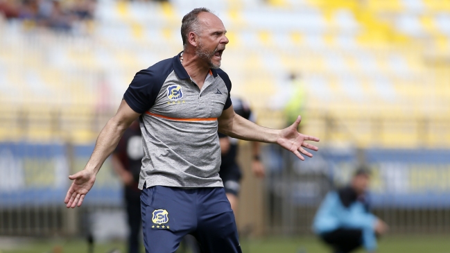 Técnico de Everton: Era importante ganar, sumar de a tres y seguir vivos