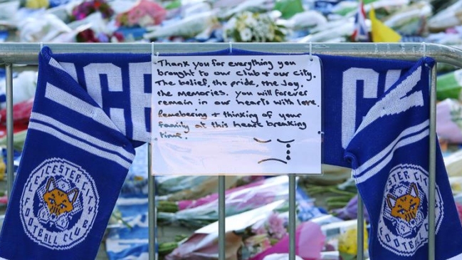 La FIFA, la UEFA y la primera ministra de Gran Bretaña se sumaron a las condolencias a Leicester