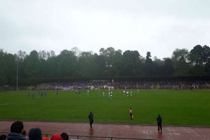 Hinchas de Colo Colo y la U protagonizaron riña tras superclásico de históricos en Valdivia