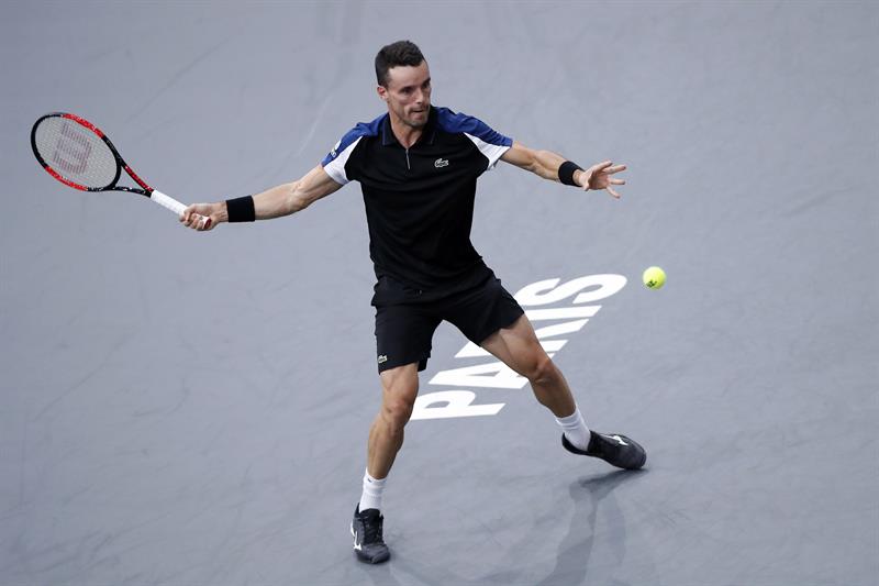 Sousa, Bautista y Khachanov, ganadores en primera jornada de París-Bercy