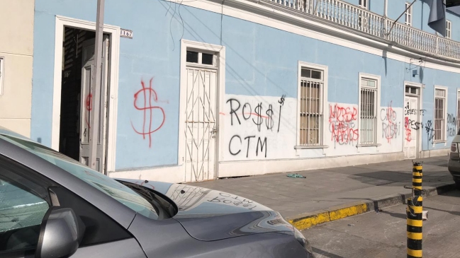 Sede de Deportes Iquique amaneció con rayados tras humillante goleada sufrida ante Palestino