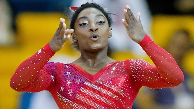 Simone Biles comandó victoria del equipo de Estados Unidos en el Mundial de Doha