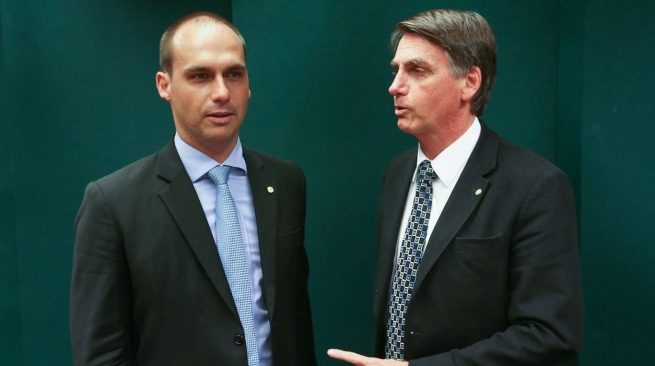 Hijo de Bolsonaro lanzó dardo contra Boca Juniors: No me gusta La Bombonera, hay mal olor