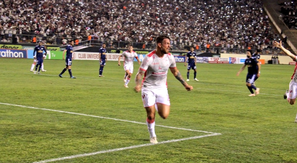 Nicolás Córdova le ganó el clásico a Mario Salas en Perú