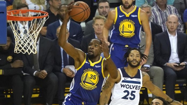 Kevin Durant lideró la séptima victoria consecutiva de Golden State Warriors en la NBA