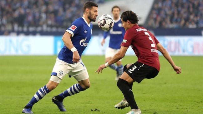 Miiko Albornoz fue titular en derrota de Hannover ante Schalke 04