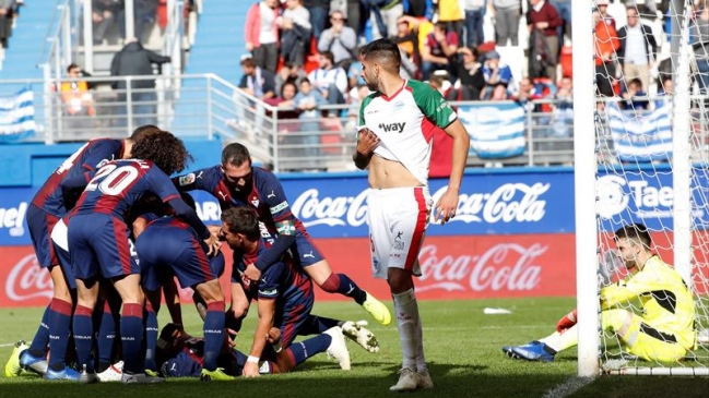 Fabián Orellana participó en agónica victoria de Eibar sobre Alavés de Maripán