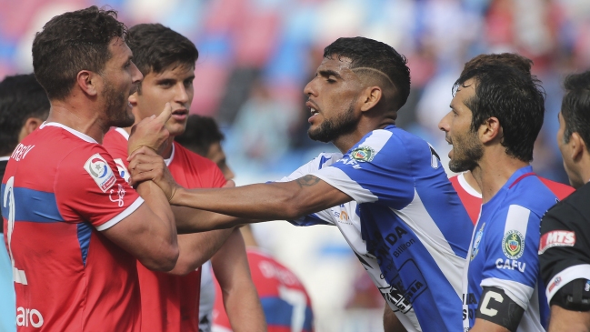 Universidad Católica salvó un punto en Antofagasta y sigue con la primera opción al título