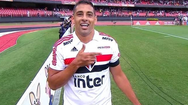 Jugador de Sao Paulo homenajeó a Bolsonaro luego de marcar un gol ante Flamengo