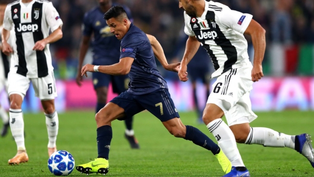 ¿Alerta para la Roja? Alexis abandonó con molestias el encuentro ante Juventus