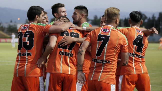 Cobresal goleó a Santiago Morning y puso un pie en la final de la liguilla de ascenso