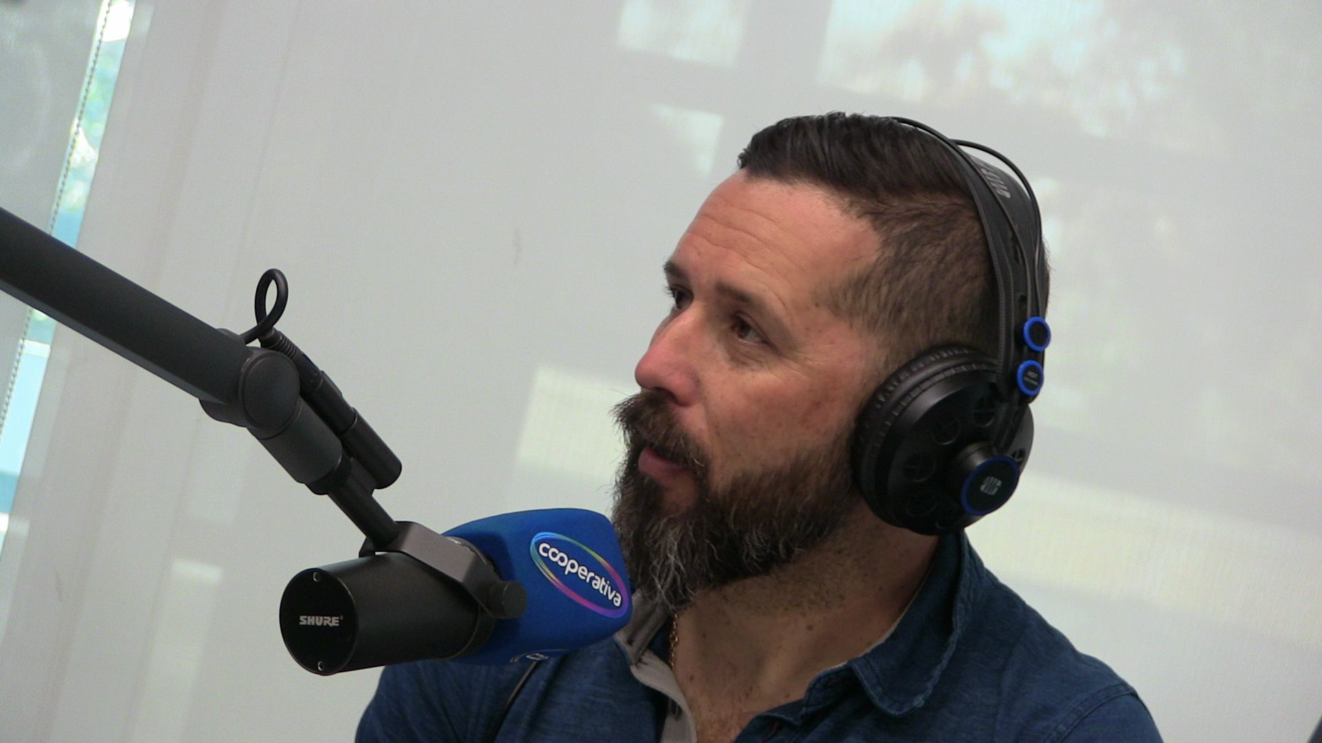 Al Aire Libre PM: ¿Sobre que ídolo te gustaría escribir un libro?