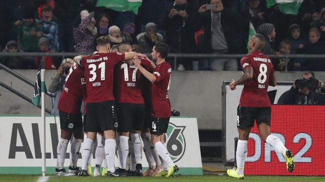 Miiko Albornoz actuó en importante victoria de Hannover sobre Wolfsburgo en la Bundesliga