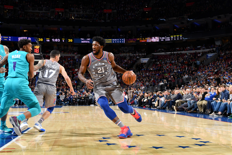 Philadelphia 76ers mantuvo invicto en casa gracias a un enorme Joel Embiid ante Charlotte Hornets