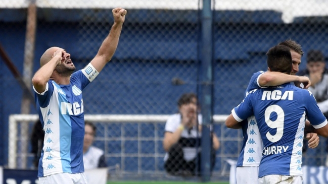 Racing goléo a Gimnasia de La Plata y extendió su sólido liderato con Eugenio Mena en cancha