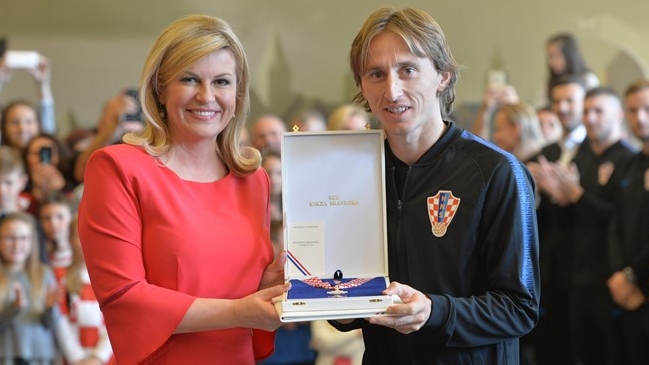 Presidenta de Croacia condecoró a la selección por el subcampeonato en Rusia 2018
