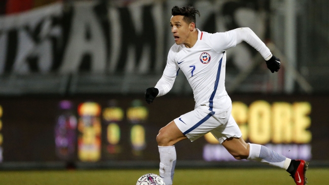 Alexis Sánchez llegó a Chile para integrarse a la selección de Reinaldo Rueda