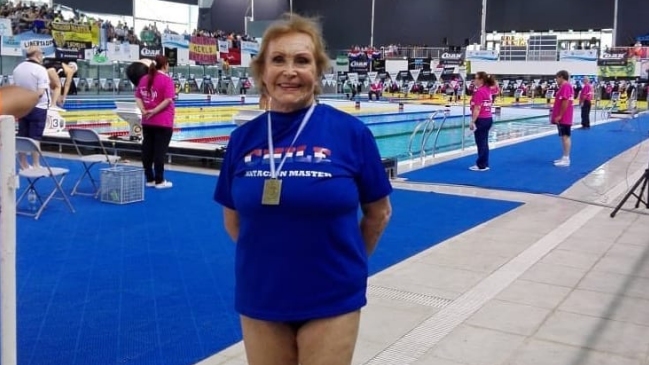 Eliana Busch obtuvo tres medallas de oro en el Sudamericano Master de Natación