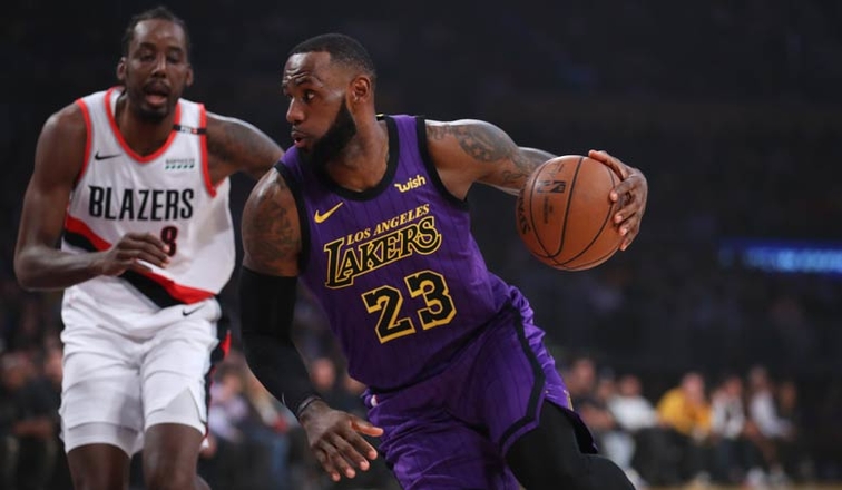 LeBron James superó a Chamberlein y ya es el quinto anotador histórico de la NBA