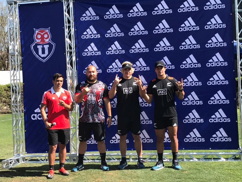 La entretenida visita de los Maorí All Blacks al plantel de la U