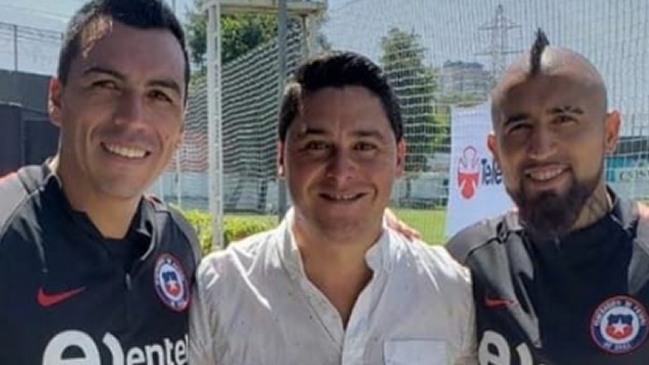 Esteban Paredes compartió fotografía con Arturo Vidal y Manuel Neira