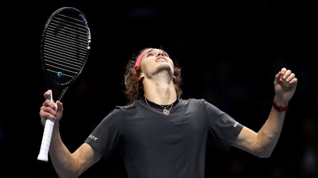 Zverev tomó revancha ante un errático Djokovic y conquistó su primer Torneo de Maestros