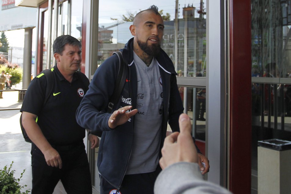 Seleccionados compartieron con los hinchas que los recibieron en masa en Temuco