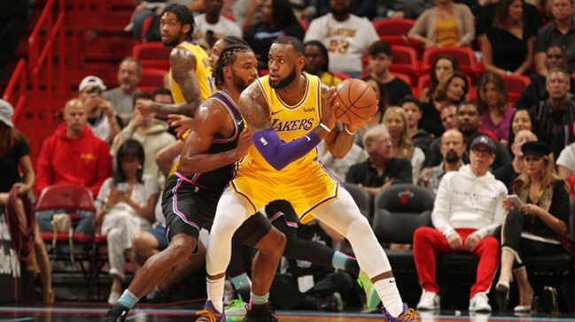 LeBron James se exhibió con 51 puntos en nueva victoria de los Lakers