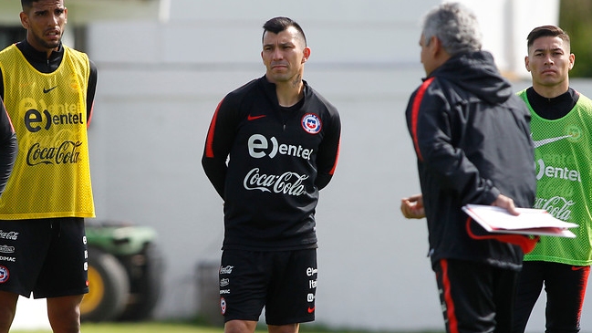 Reinaldo Rueda: Siempre será muy buena para nosotros la polivalencia de Gary Medel